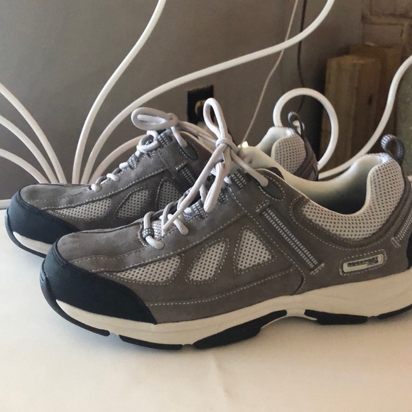 Rockport Other - Rocketport Mens Kinetic Air Circulatory sneakers,  gray size 9. Memory Foam